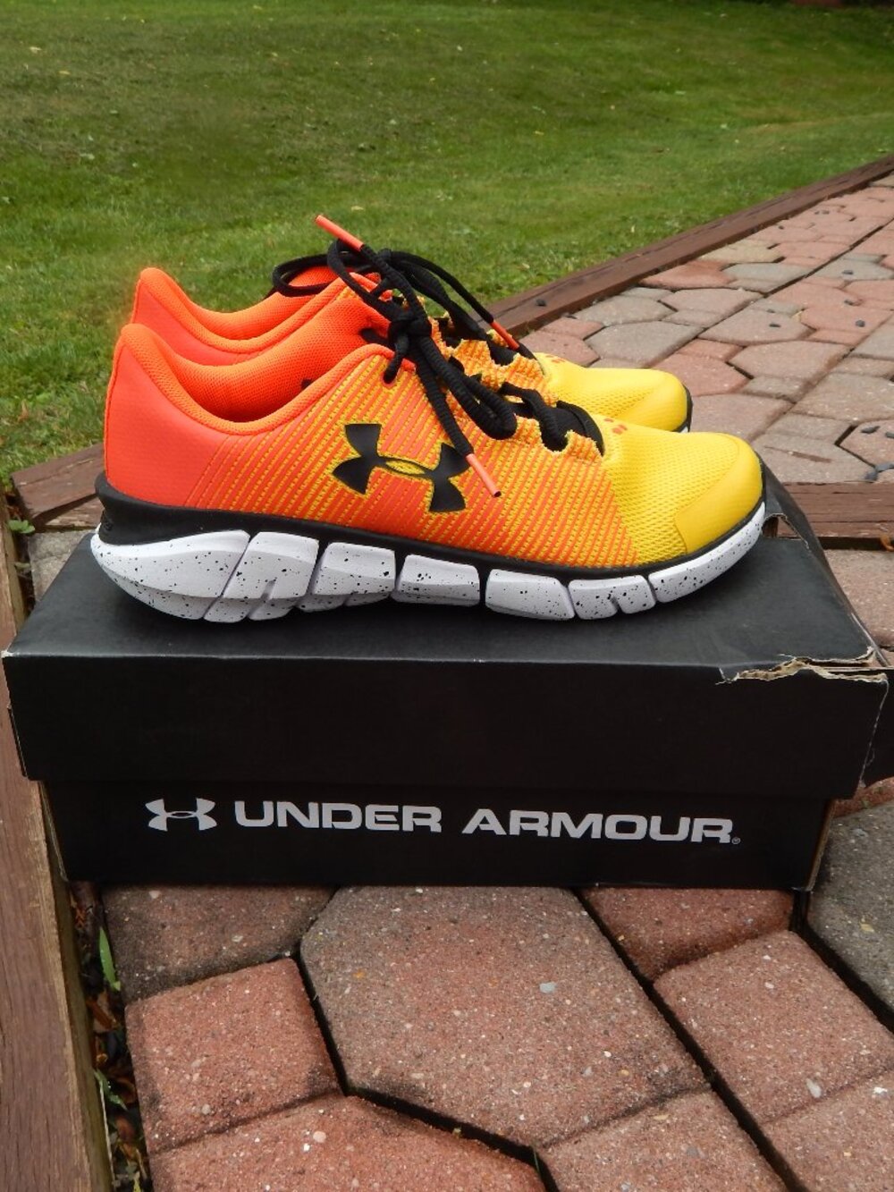 Under Armour Boys X Level SCRAMJET Series Orange/Yellow Running Shoes 5.5Y NEW
